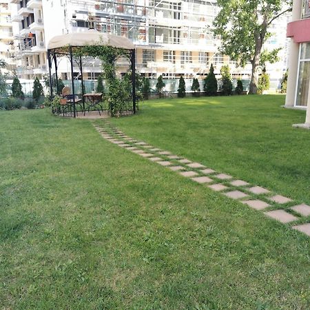 Rose Garden Omax Apartments Солнечный берег Экстерьер фото