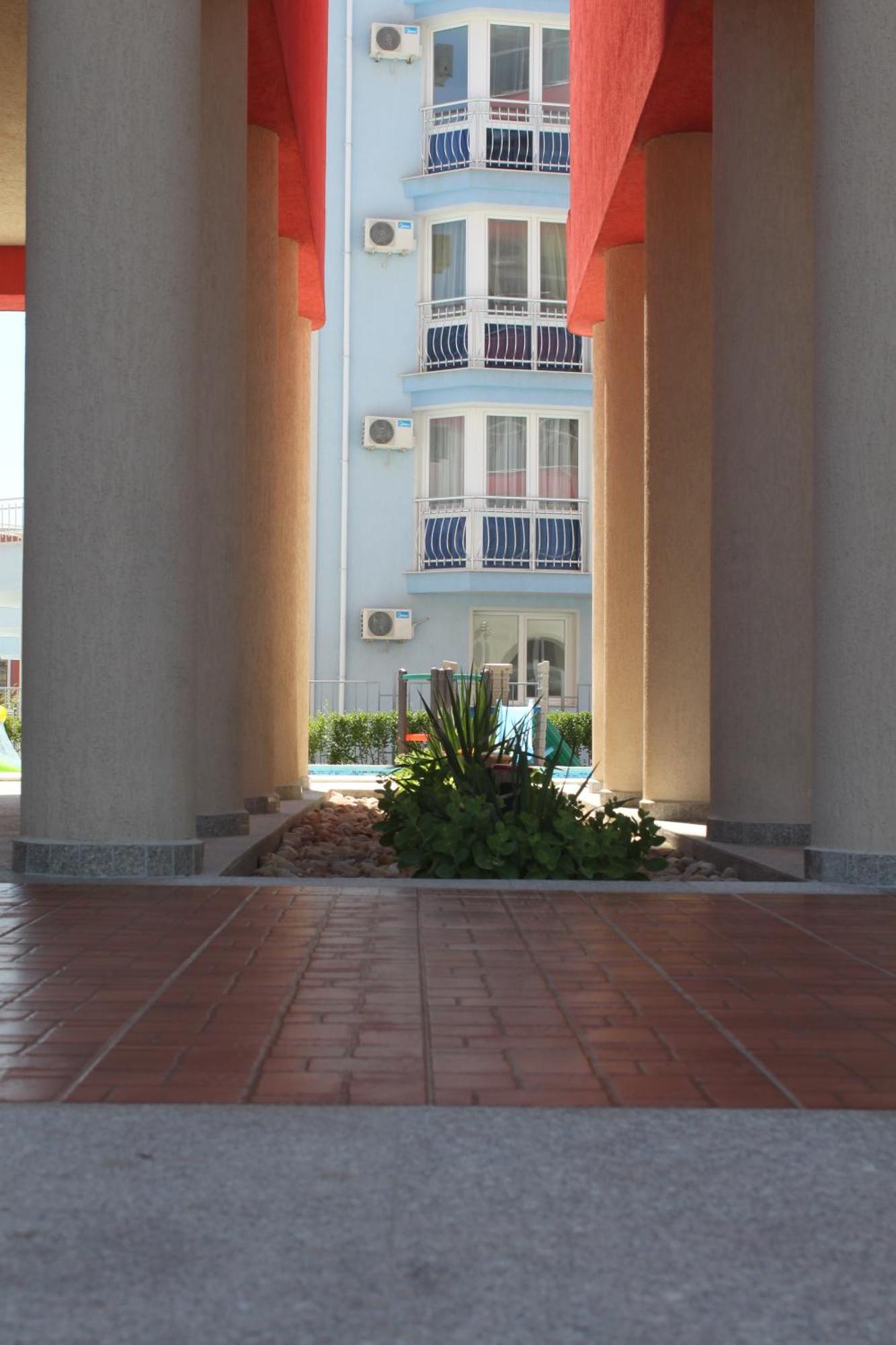 Rose Garden Omax Apartments Солнечный берег Экстерьер фото
