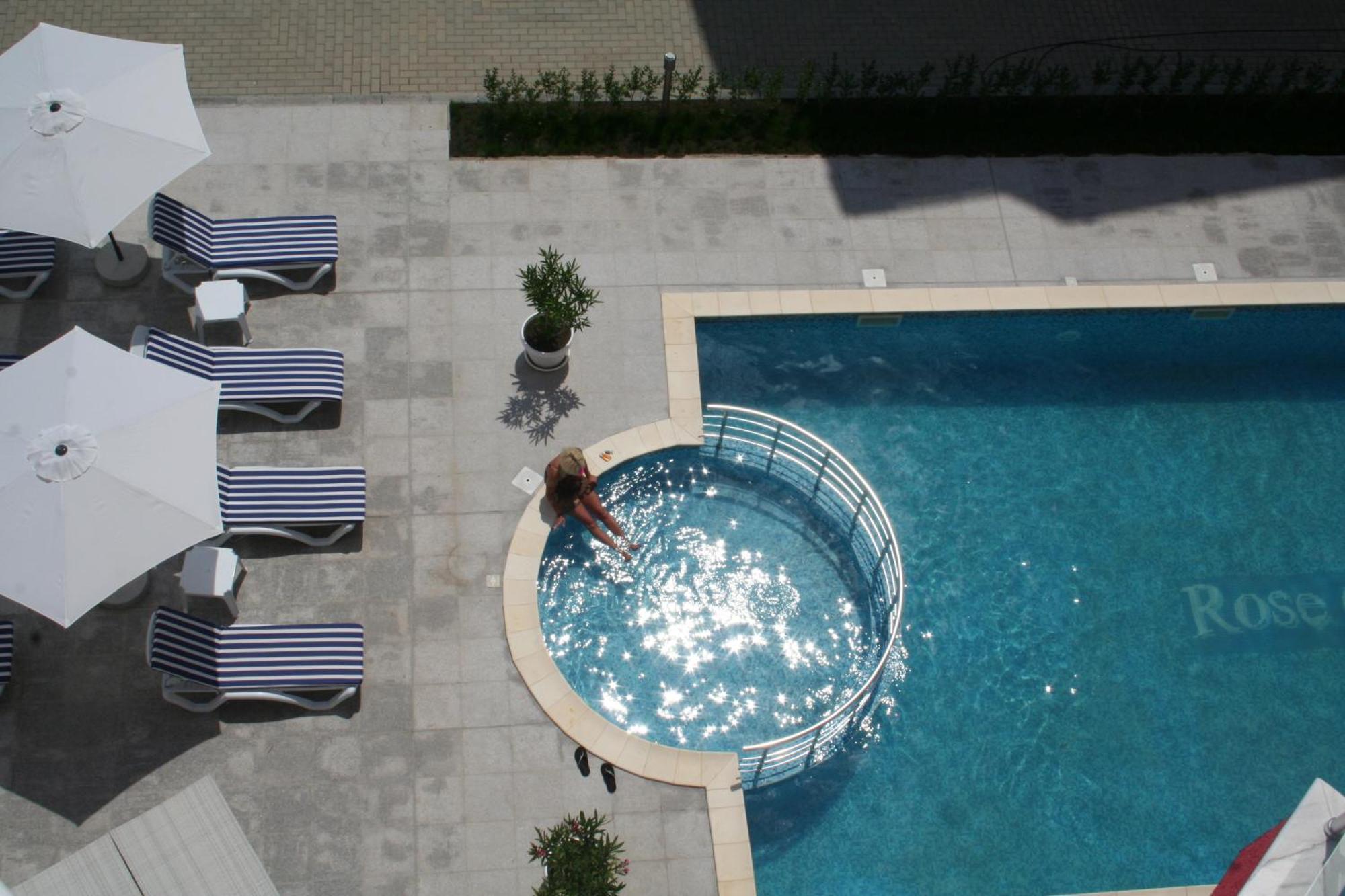 Rose Garden Omax Apartments Солнечный берег Экстерьер фото