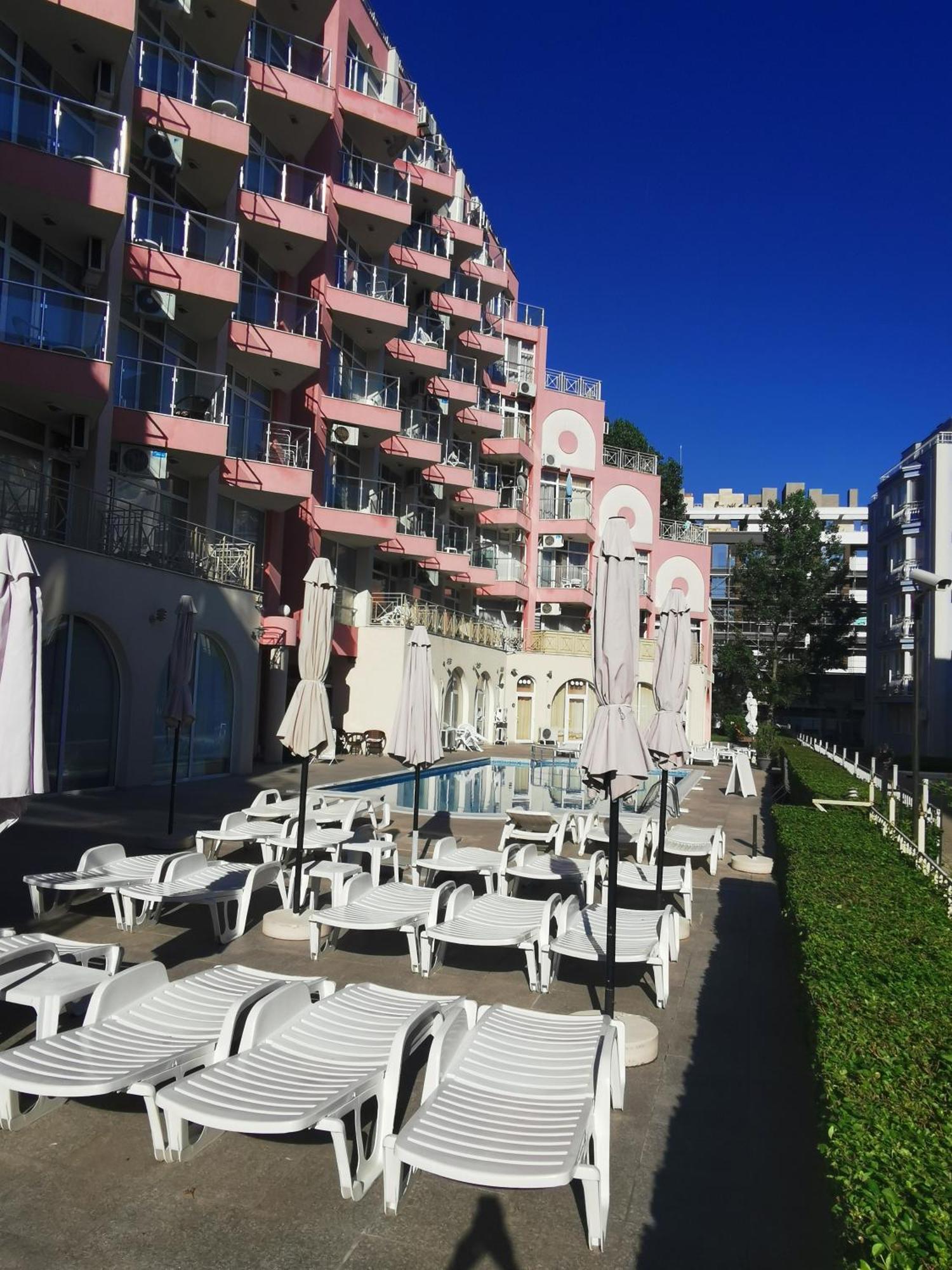Rose Garden Omax Apartments Солнечный берег Экстерьер фото