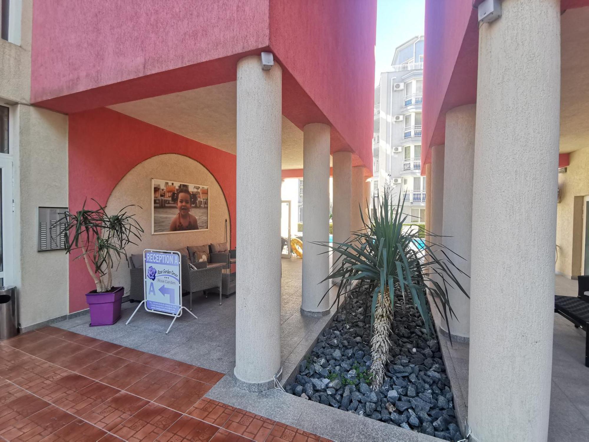 Rose Garden Omax Apartments Солнечный берег Экстерьер фото