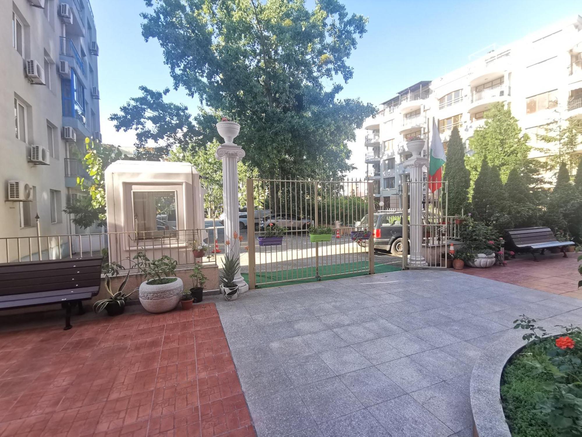 Rose Garden Omax Apartments Солнечный берег Экстерьер фото