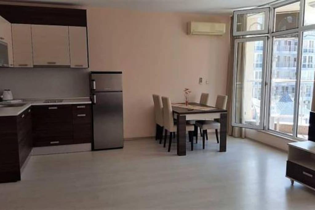 Rose Garden Omax Apartments Солнечный берег Экстерьер фото