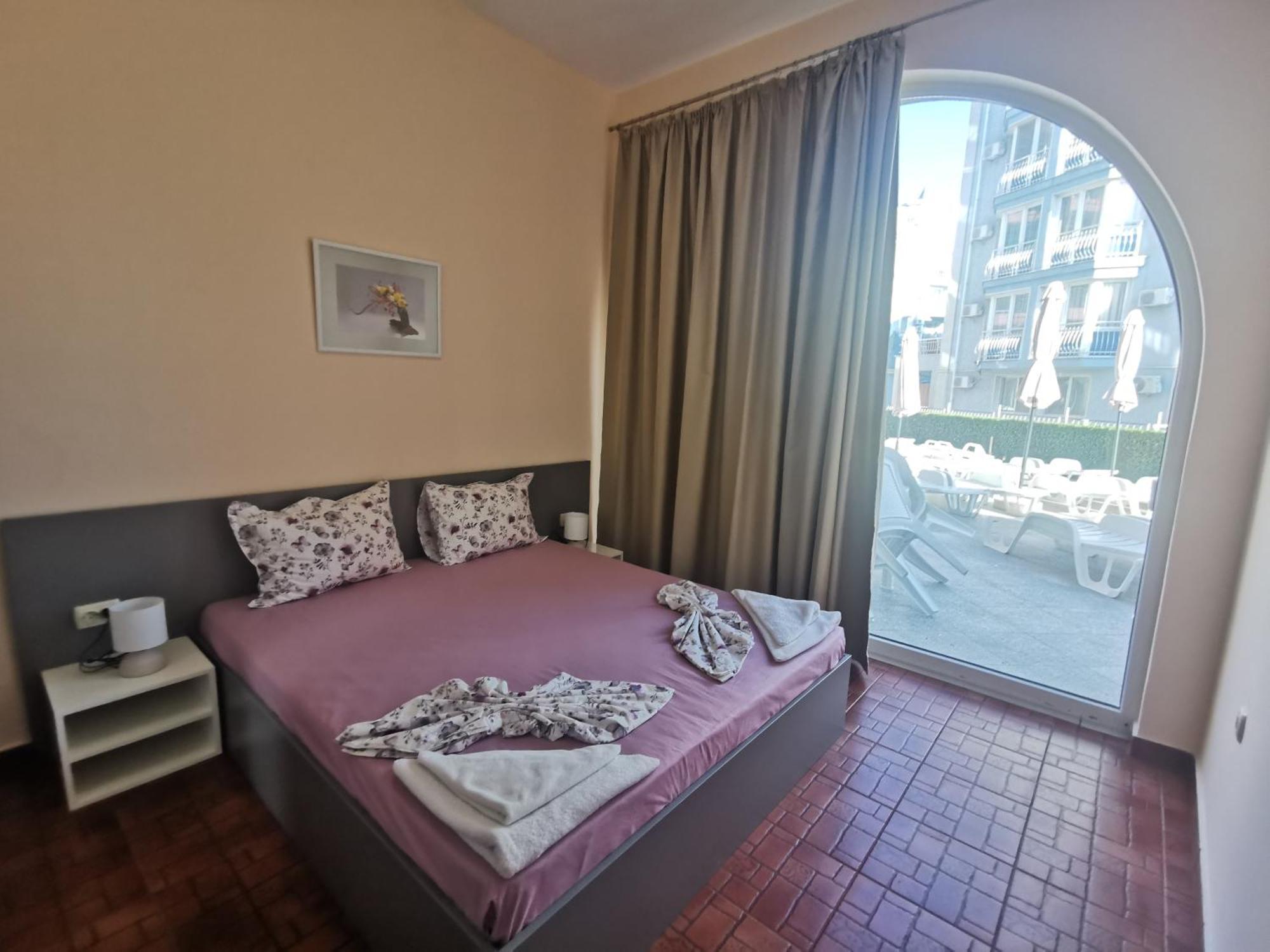 Rose Garden Omax Apartments Солнечный берег Экстерьер фото