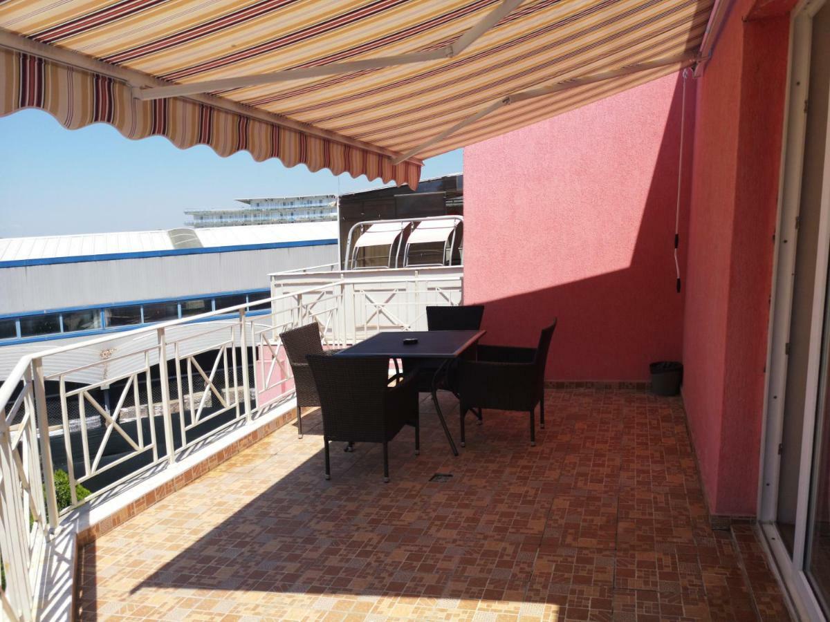 Rose Garden Omax Apartments Солнечный берег Экстерьер фото